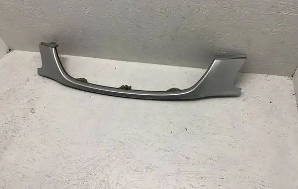 Toyota Avensis T220 Front bumper upper radiator grill 5311105030