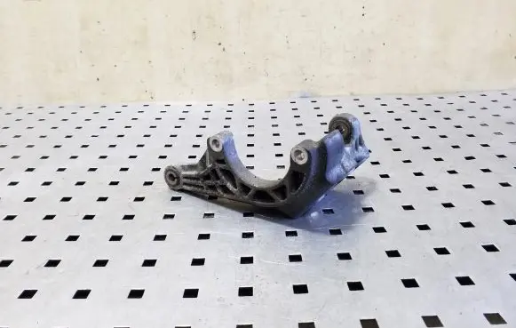 Porsche Cayenne (92A) Power steering pump mounting bracket 059145167AM