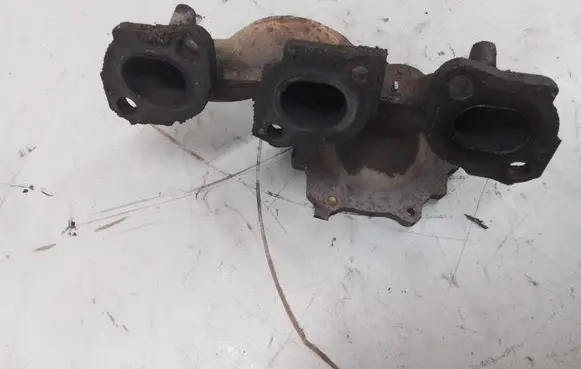 Nissan Maxima A34 Exhaust manifold