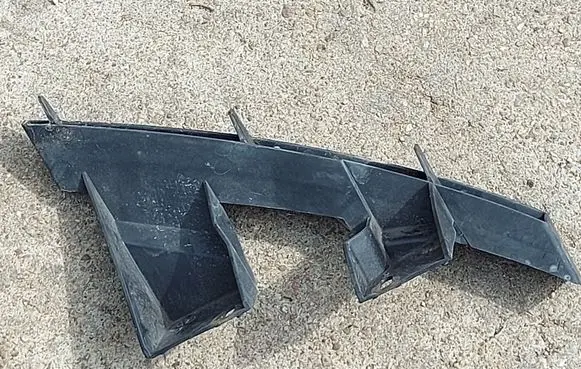 Audi Q7 4L Front bumper mounting bracket 4L0807333