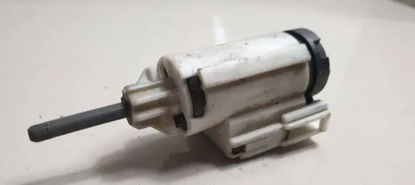 Volkswagen PASSAT B5.5 Brake pedal sensor switch 8E0927189B 19322005