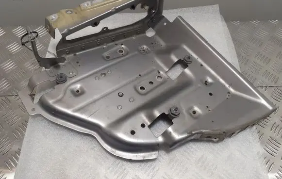 Fender mounting bracket