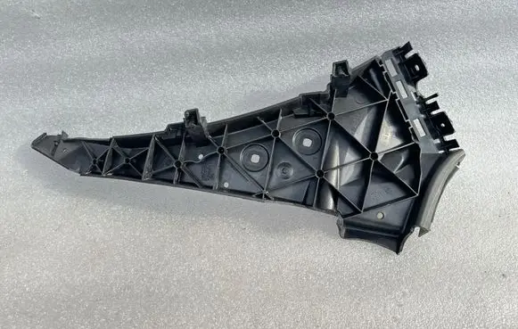 Audi Q7 4L Front bumper mounting bracket 4L0807284B