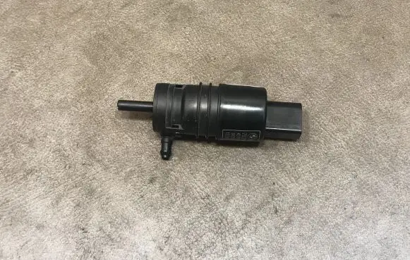 BMW 3 E90 E91 Windscreen/windshield washer pump 7302588
