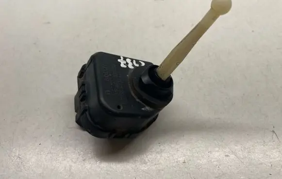 BMW 1 E82 E88 Headlight level adjustment motor 0307852309