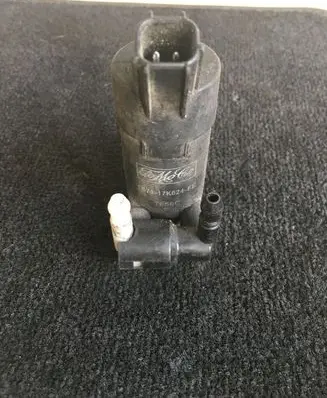 Volvo V70 Windscreen/windshield washer pump 1S7117K624FE