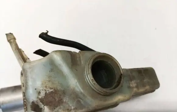 Volkswagen PASSAT B7 Brake fluid reservoir 3C2611301
