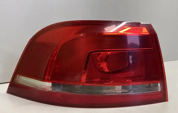 Volkswagen PASSAT B7 Rear/tail lights 3AF945095C