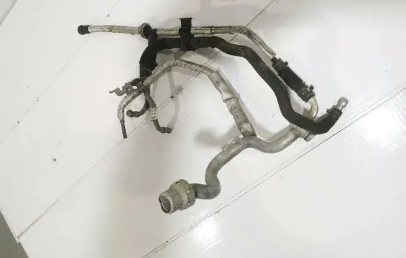 Volkswagen Touareg II Engine coolant pipe/hose 059121465B