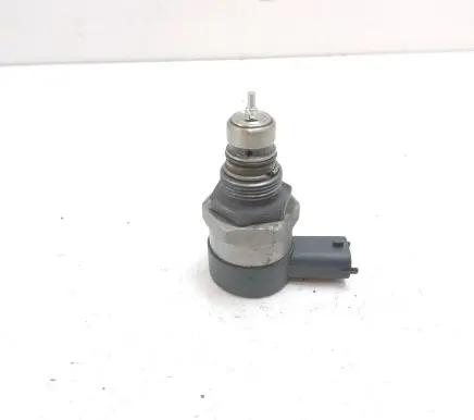 Volvo XC70 Fuel pressure regulator 30777576 0281002712