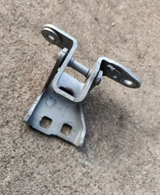 Chrysler 300 - 300C Front door upper hinge 