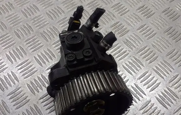 Opel Astra H Fuel injection high pressure pump 0055204599