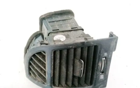 Hyundai Santa Fe Dash center air vent grill 974802B000 97480-2B000