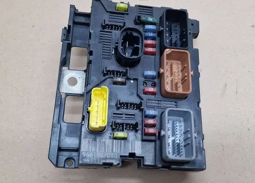 Peugeot 307 Fuse module 9661087080