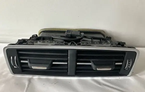 Audi Q7 4M Rear air vent grill 4m0819203c