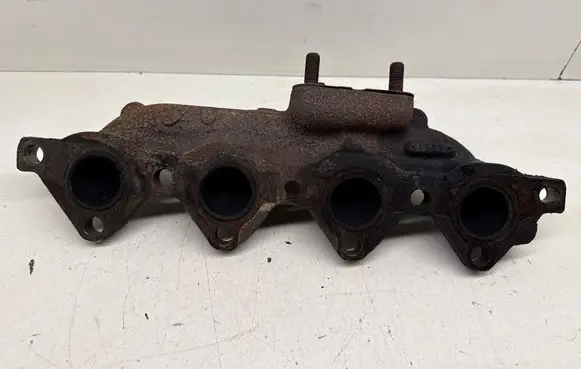 Opel Astra J Exhaust manifold 8980538800