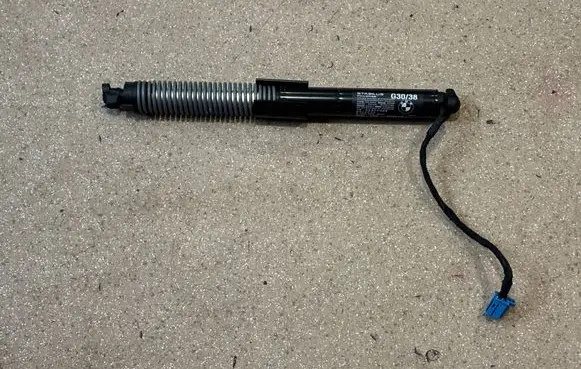 BMW M5 F90 Tailgate/trunk strut/damper 8737952