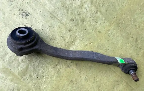 Mercedes-Benz C W204 Front control arm A20304