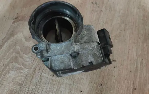 Volkswagen Touran I Throttle valve
