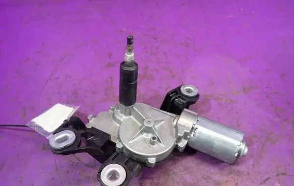 Volkswagen Golf V Rear window wiper motor