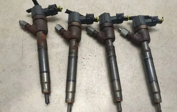 Hyundai ix20 Fuel injectors set 0445110320