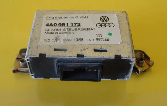 Audi A6 S6 C4 4A Alarm control unit/module 4A0951173