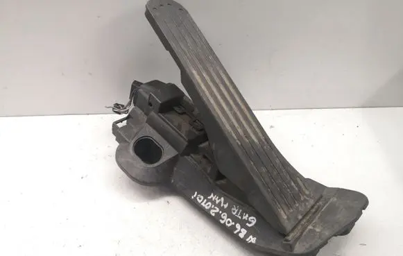 Volkswagen PASSAT B6 Accelerator throttle pedal 1K2721503M
