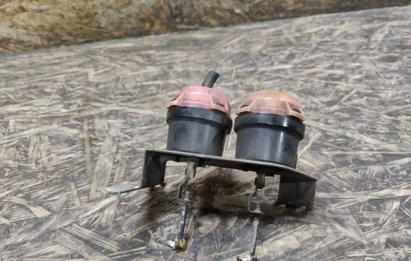 Mercedes-Benz SL R107 Valve vacuum 9062100162