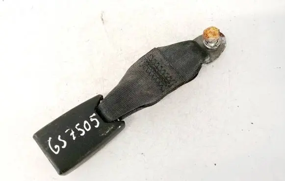 Toyota Verso Middle seatbelt buckle (rear) 