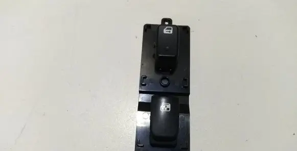 KIA Carens II Electric window control switch 935751D0003W