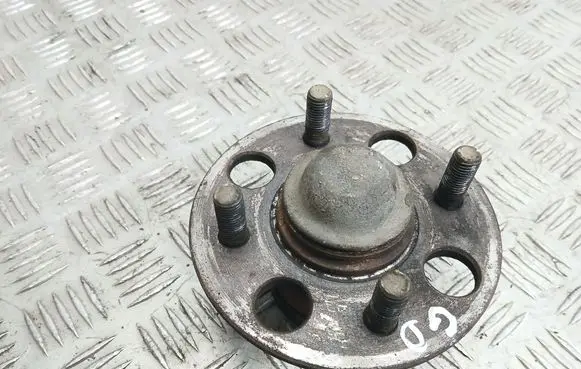 Rear wheel hub