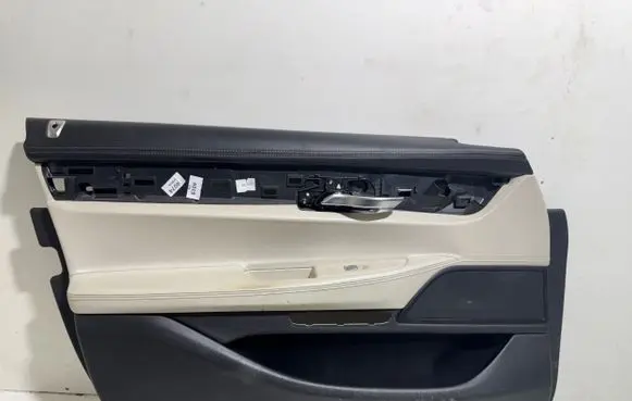 BMW 7 G11 G12 Front door card panel trim 105851304C