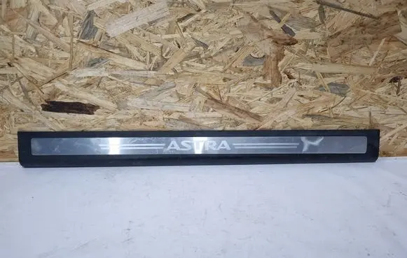Opel Astra H Front sill trim cover 13238379 498166255