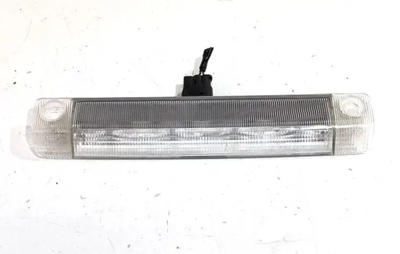 Toyota Yaris Cross Third/center stoplight 