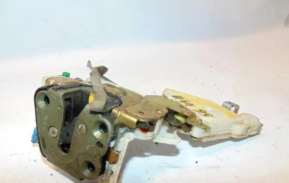 Nissan Almera Front door lock 8050379974 8055389918