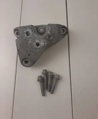 Jeep Cherokee Gearbox mounting bracket 68141735AC