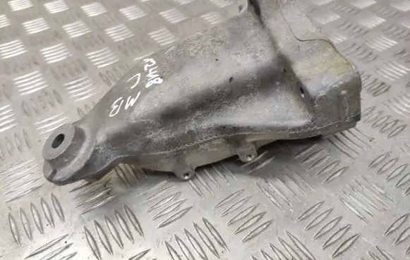 Mercedes-Benz C W204 Engine mounting bracket A6512233504
