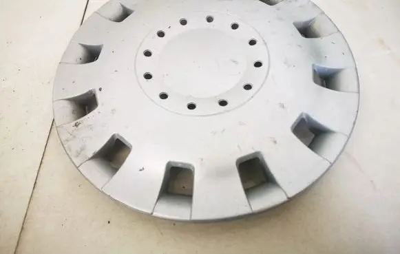 Volkswagen Golf IV R14 wheel hub/cap/trim 