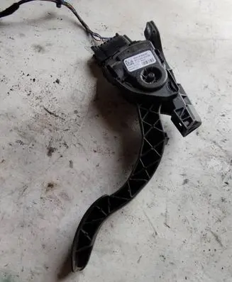 Volvo V70 Accelerator throttle pedal 6G929F836AD C95YE01