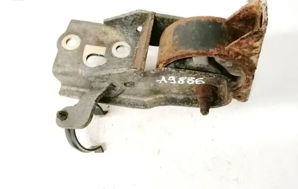 Volvo S40, V40 Engine mount bracket