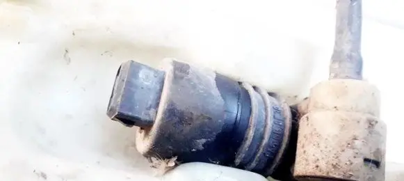 Volkswagen Golf III Windscreen/windshield washer pump