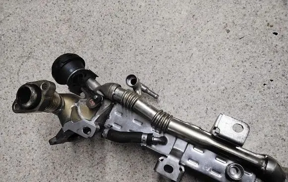 BMW 5 F10 F11 EGR valve cooler 7823210