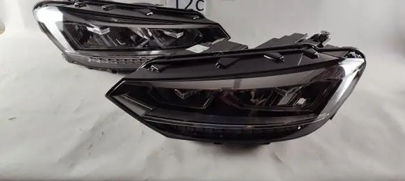 Volkswagen Touran III Headlights/headlamps set 