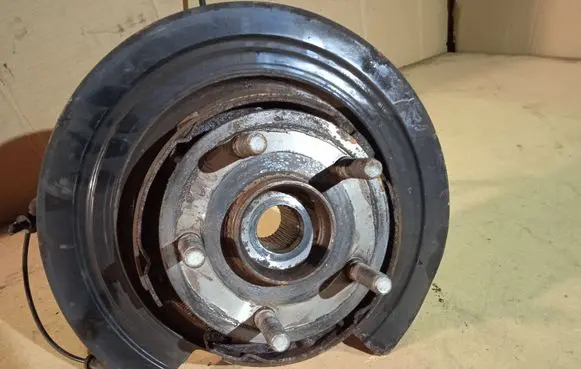 Jeep Grand Cherokee Rear wheel hub 04877113AC