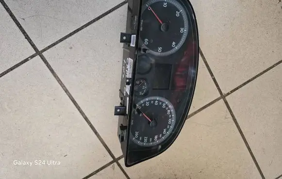 Speedometer (instrument cluster)