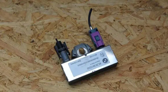BMW Z4 E85 E86 Aerial antenna amplifier 6912243