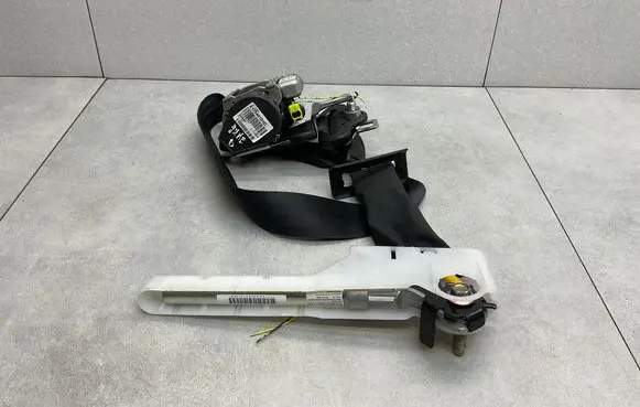Nissan Juke I F15 Front seatbelt 617544101D