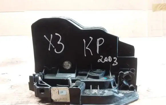 BMW X3 E83 Front door lock 7167065