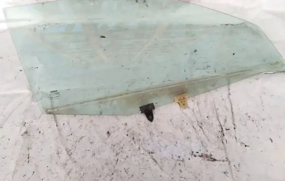 Nissan Primera Front door window glass four-door