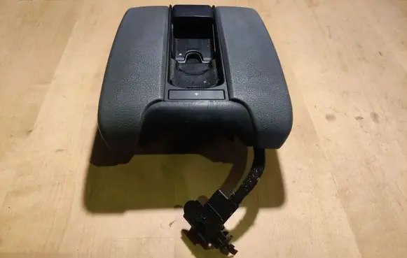 BMW 5 E39 Armrest 804033
